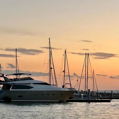 Hotel Motoryacht 21 Avec Equipage à Barcelone Extérieur photo