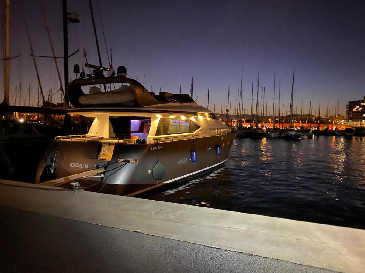 Hotel Motoryacht 21 Avec Equipage à Barcelone Extérieur photo