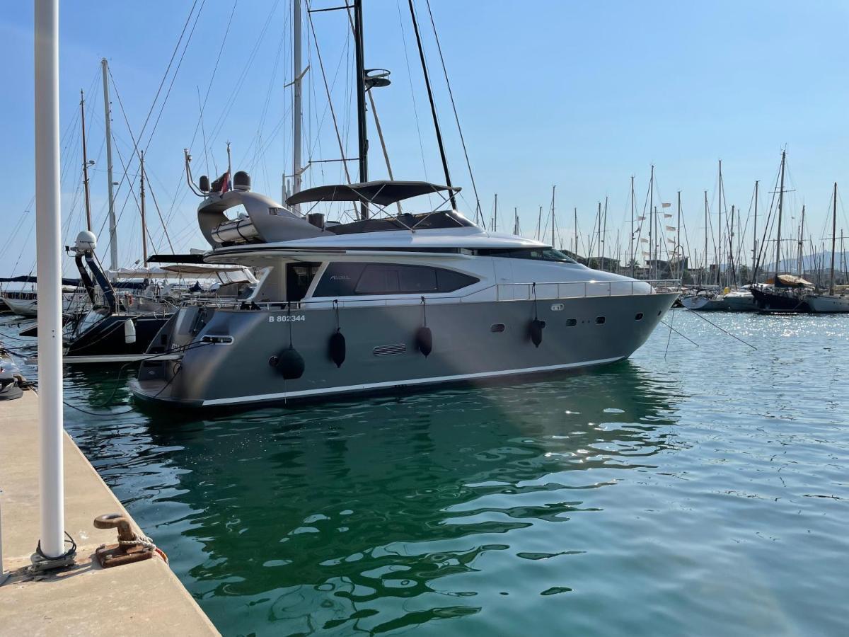 Hotel Motoryacht 21 Avec Equipage à Barcelone Extérieur photo