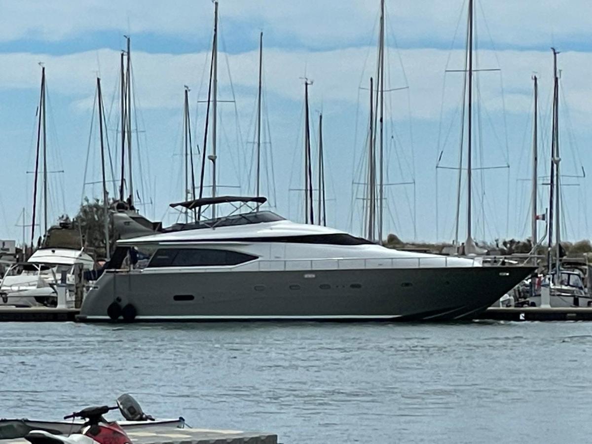 Hotel Motoryacht 21 Avec Equipage à Barcelone Extérieur photo