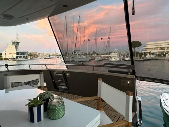 Hotel Motoryacht 21 Avec Equipage à Barcelone Extérieur photo