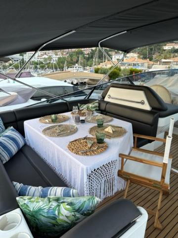 Hotel Motoryacht 21 Avec Equipage à Barcelone Extérieur photo