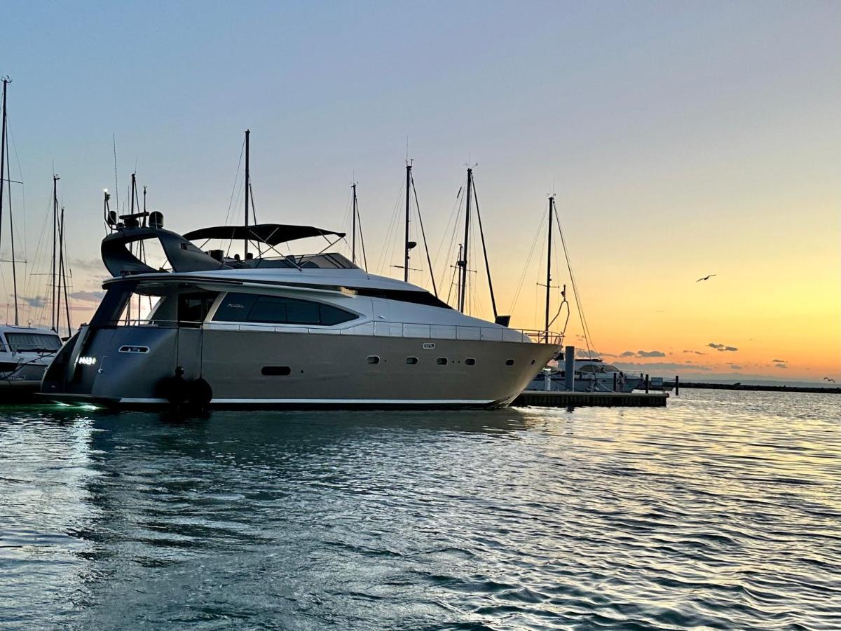 Hotel Motoryacht 21 Avec Equipage à Barcelone Extérieur photo
