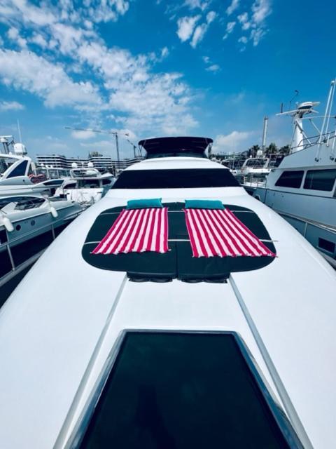 Hotel Motoryacht 21 Avec Equipage à Barcelone Extérieur photo
