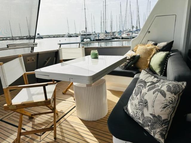 Hotel Motoryacht 21 Avec Equipage à Barcelone Extérieur photo
