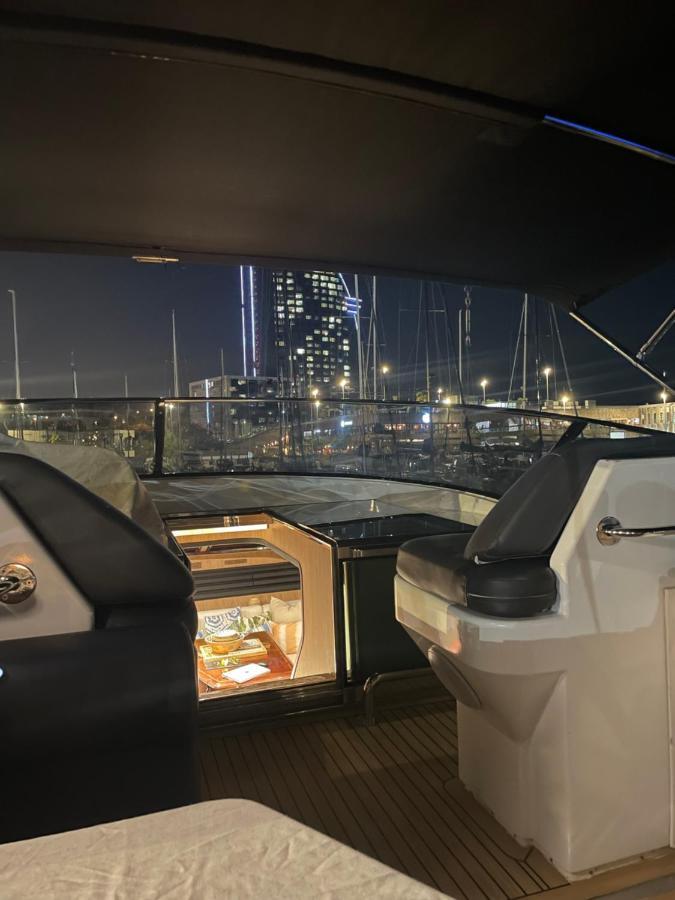 Hotel Motoryacht 21 Avec Equipage à Barcelone Extérieur photo